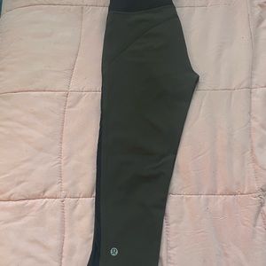 Lulu lemon crop 17” leggings with zip up pocket on back